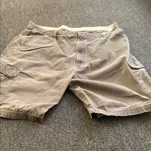 Men's Gray Cargo Shorts wrangler 42